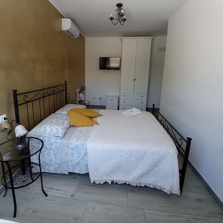 Bed&Breakfast Villa Nora Quartu Sant'Elena Exterior photo